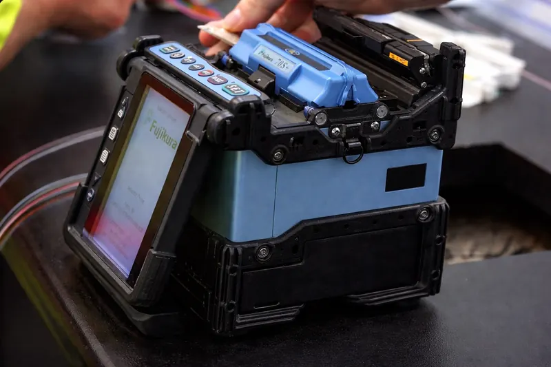 Fiber optic fusion splicer close up